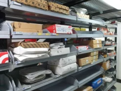 24#6268 Ricambi per auto e scaffalature