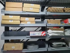24#6268 Ricambi per auto e scaffalature