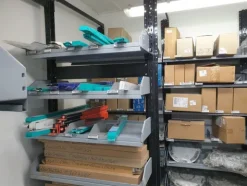 24#6268 Ricambi per auto e scaffalature