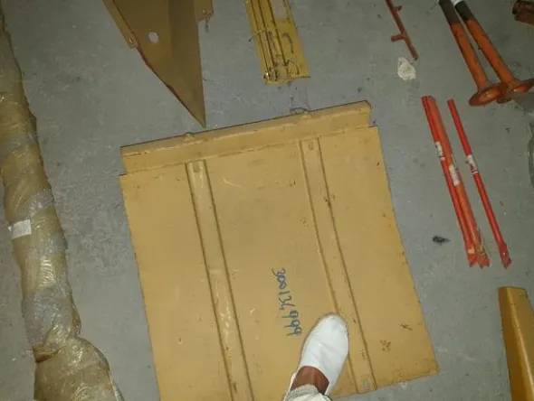 22#4637 Ricambi per trattori e mietitrebbie