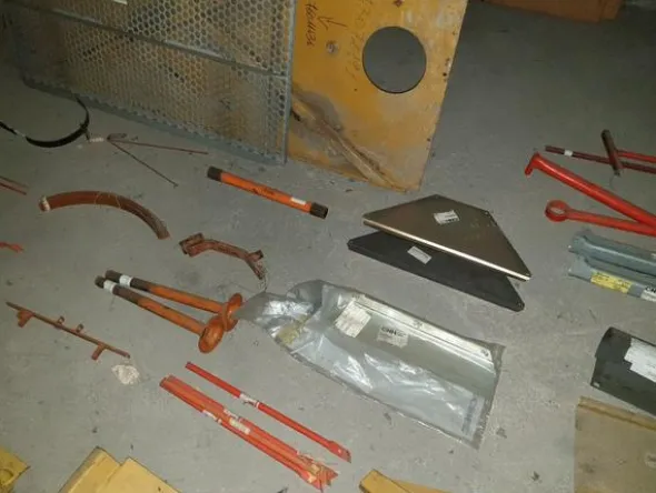 22#4637 Ricambi per trattori e mietitrebbie