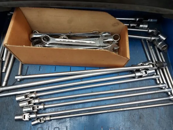 1#8013 Ricambi Volvo e attrezzature da officina