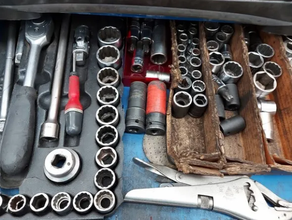 1#8013 Ricambi Volvo e attrezzature da officina
