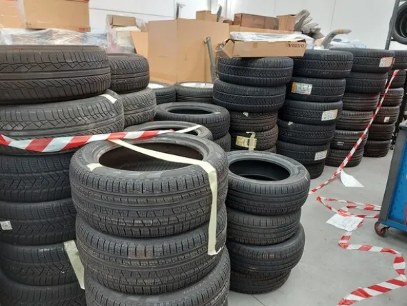 1#8013 Ricambi Volvo e attrezzature da officina