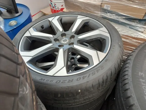 1#8013 Ricambi Volvo e attrezzature da officina