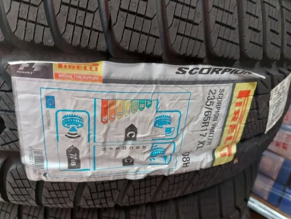 1#8013 Ricambi Volvo e attrezzature da officina