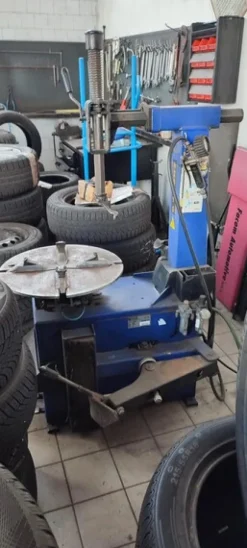 1#8013 Ricambi Volvo e attrezzature da officina