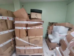 2#8463 Rimanenze di magazzino di tessuti, pellami e altri articoli per calzature