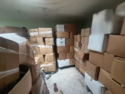 2#8463 Rimanenze di magazzino di tessuti, pellami e altri articoli per calzature
