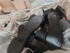 2#8463 Rimanenze di magazzino di tessuti, pellami e altri articoli per calzature