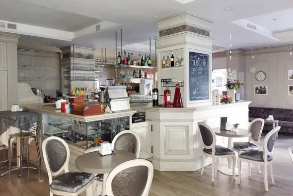 #22578 Ristorante arredato pertinenze e avviamento