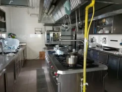 #12866 Ristorante con cantina
