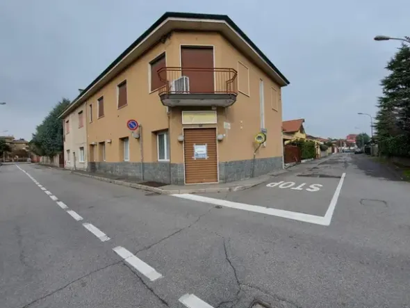 #12489 Ristorante con deposito