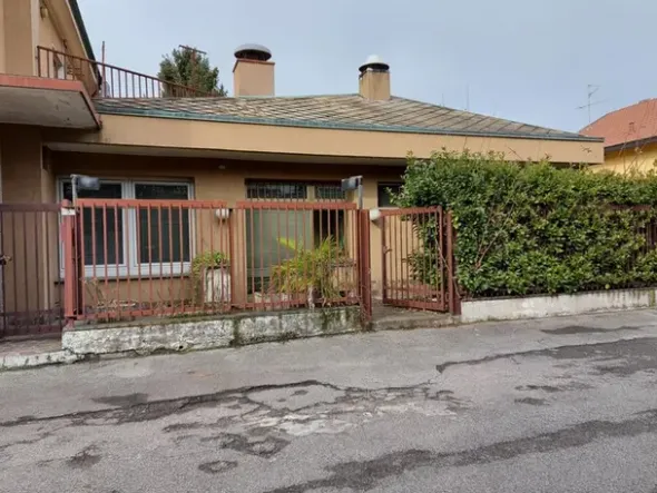 #12489 Ristorante con deposito