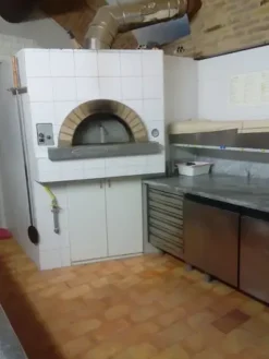 #7578 Ristorante con posto auto coperto