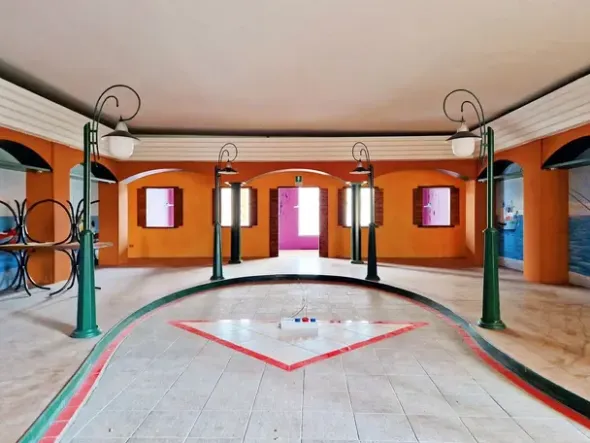 #25035 Ristorante e negozio in complesso commerciale