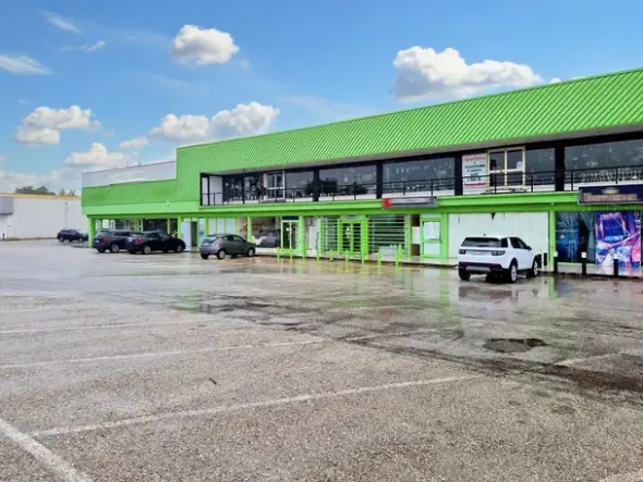 #25035 Ristorante e negozio in complesso commerciale