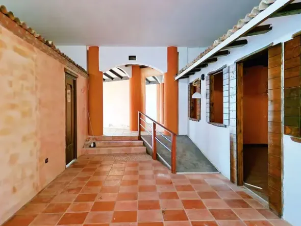 #25035 Ristorante e negozio in complesso commerciale