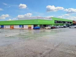 #25035 Ristorante e negozio in complesso commerciale