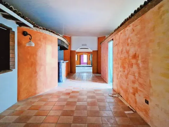 #25035 Ristorante e negozio in complesso commerciale