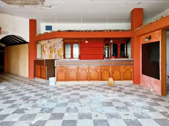 #25035 Ristorante e negozio in complesso commerciale
