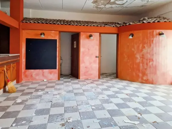 #25035 Ristorante e negozio in complesso commerciale