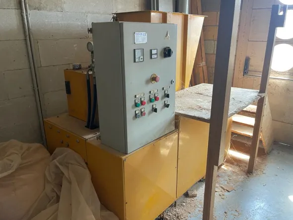 R37-12-1640Macinatore per legno
