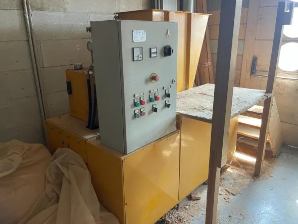 R37-12-1640Macinatore per legno