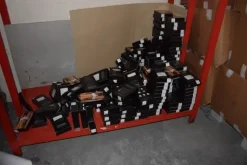 1#7624 Roltoli di tessuto e scaffali
