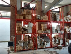 1#7624 Roltoli di tessuto e scaffali