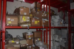1#7624 Roltoli di tessuto e scaffali
