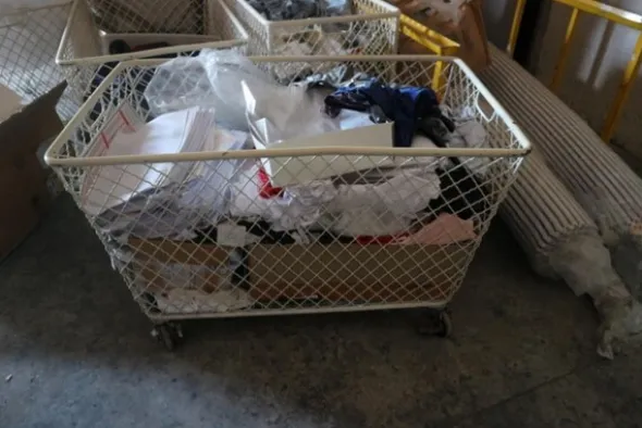 1#7624 Roltoli di tessuto e scaffali