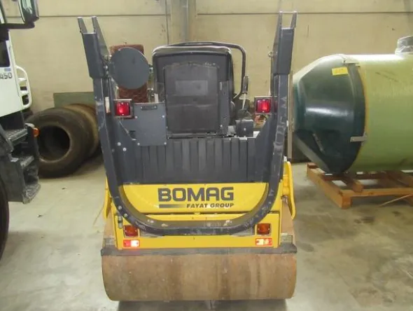 9#3444 Rullo tandem vibrante Bomag