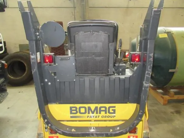 9#3444 Rullo tandem vibrante Bomag