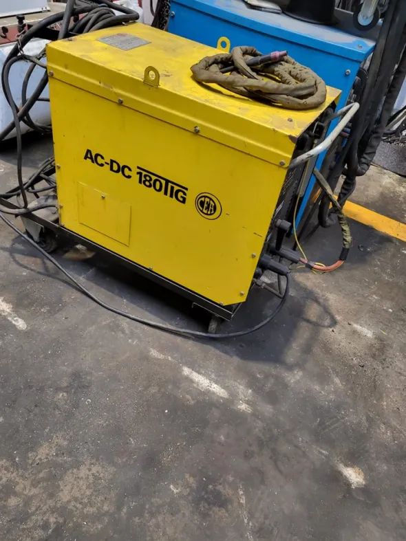 SALDATRICE A TIGESAB MOD. -AC-DC 180 TIG