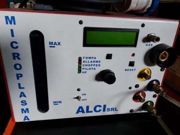 1#5598 Saldatrici al plasma e oscilloscopio