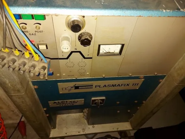 1#5598 Saldatrici al plasma e oscilloscopio