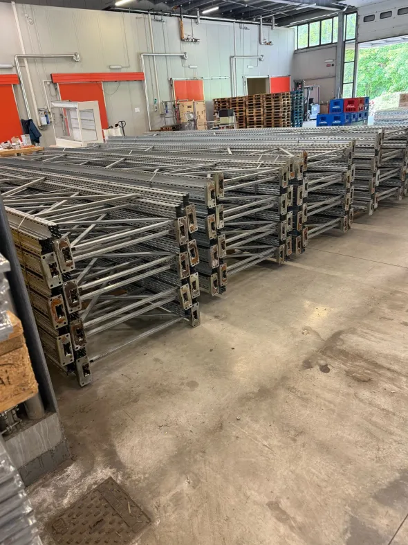 Scaffalatura di vario genere