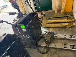 1#10076 Scaffalatura e arredi da ufficio