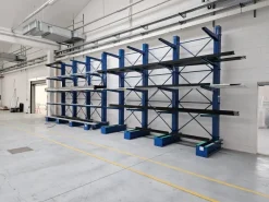 Scaffalatura e attrezzatura