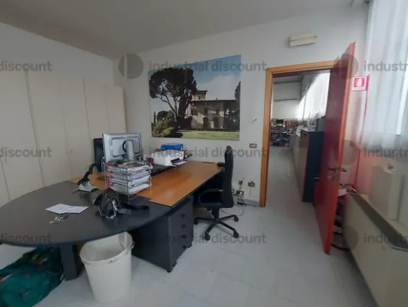 2#8960 Scaffalatura ed arredo