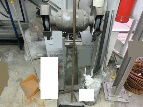4#7277 Scaffalatura in ferro con attrezzatura
