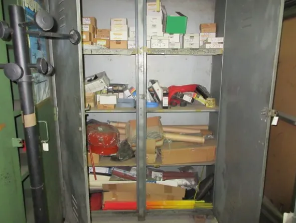 4#7277 Scaffalatura in ferro con attrezzatura
