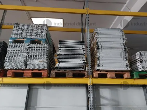 40#9027 Scaffalatura per interni