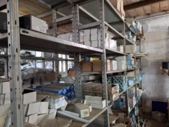 21#9933 Scaffalature