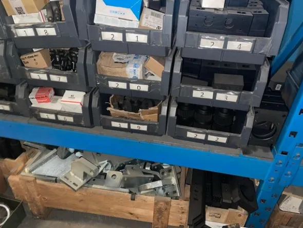 4#8183 Scaffalature e giacenze di magazzino