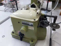 75#7915 Scaffalature e macchine da cucire