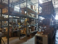 4#6135 Scaffalature e muletto elettrico Still