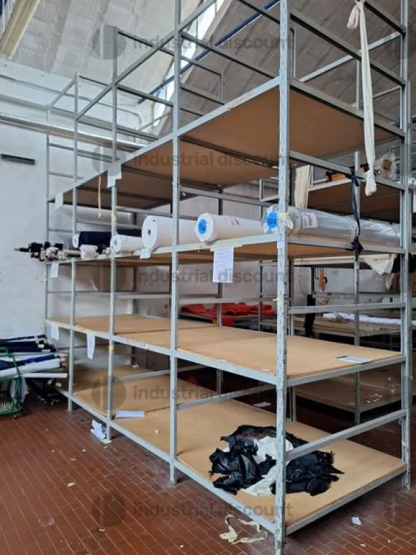 40#9770 Scaffalature, tavoli, carrelli