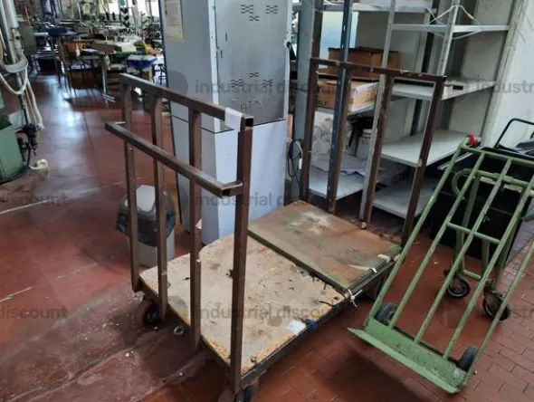 40#9770 Scaffalature, tavoli, carrelli